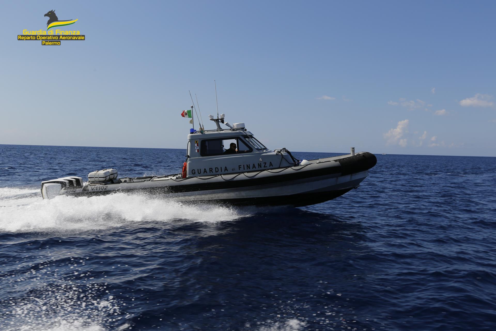 Bloccata nave “madre” a Pantelleria, arrestati i tre membri dell’equipaggio