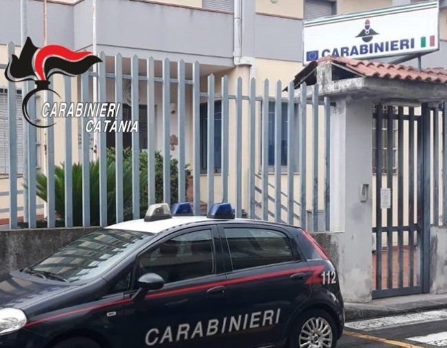 Riposto, minacce di morte alla madre e continue richieste di denaro: arrestato 37enne