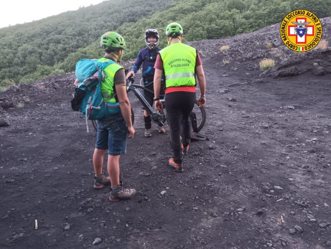Biker pugliese si smarrisce sull’Etna
