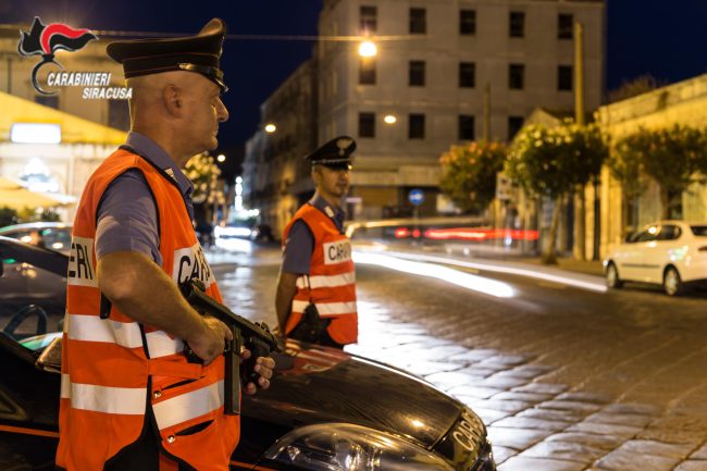 Compravendita di case popolari, sparano alle gambe di un 29enne per avere i soldi