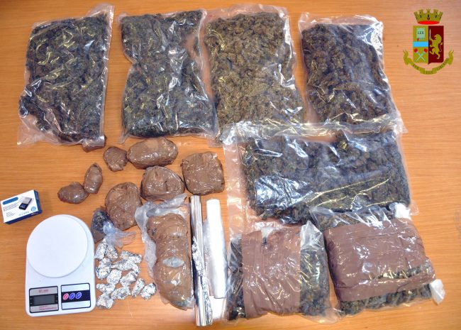 Quasi quattro chili di droga in casa, arrestato 33enne nel Catanese