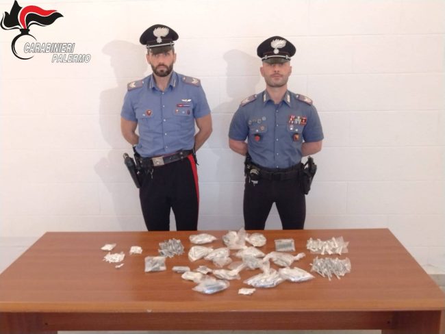 Era in possesso di uno zaino pieno di droga: fermata una donna allo Zen 2