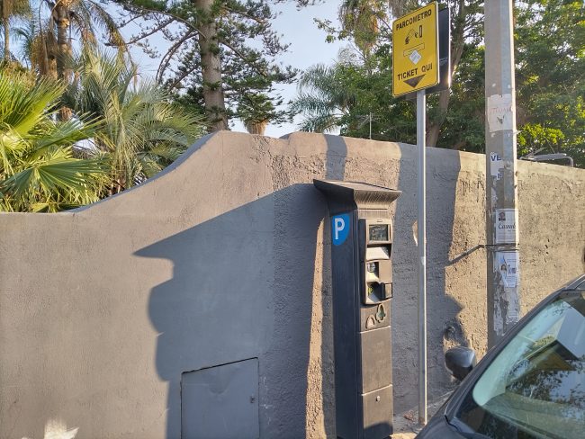 Tornano le strisce blu al Comune di Aci Castello: i primi commenti dei residenti