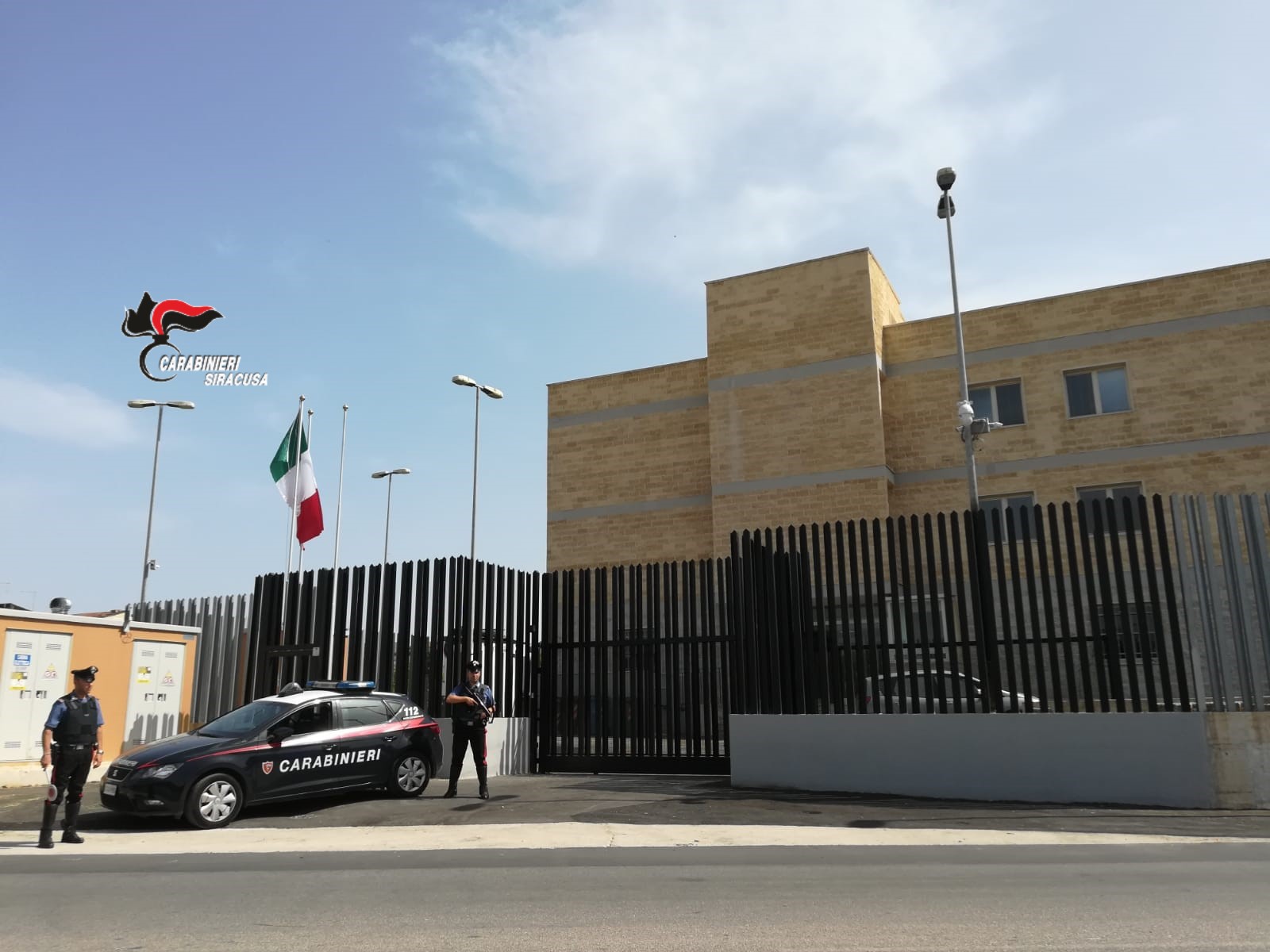 Da Catania a Siracusa per rubare all’interno di una scuola