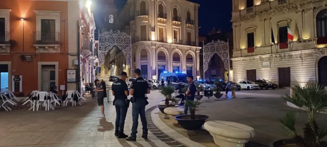 Forze dell’ordine “tra la gente” a Comiso e Santa Croce Camerina: movida nel mirino