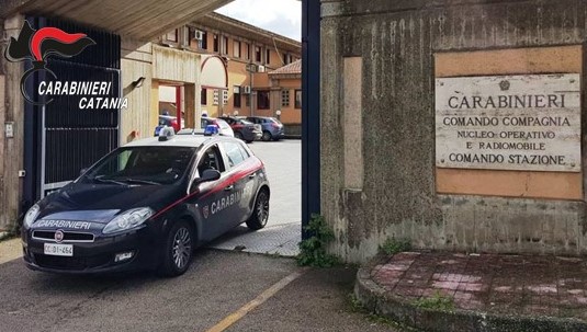 Aggredisce la nonna per avere venti euro: arrestato giovane a Gravina di Catania