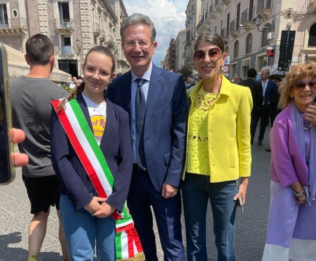 Parata e omaggio ai caduti in piazza Università, l’I.C. Don Antonio la Mela – Mazzini di Adrano sempre in prima linea