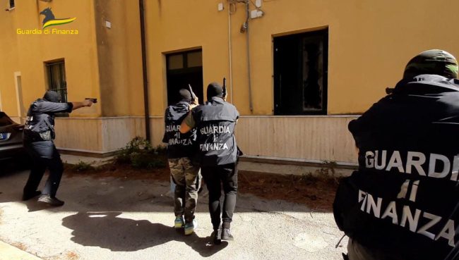 Mafia, così il boss Sorrentino gestiva gli affari dal carcere. Chi sono gli arrestati di oggi a Palermo