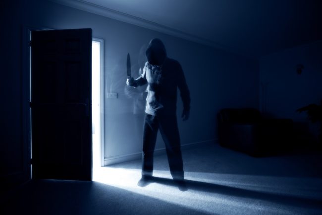 Gravina di Catania, dalla rapina in casa alla violenta colluttazione: donna con profonde ferite in ospedale