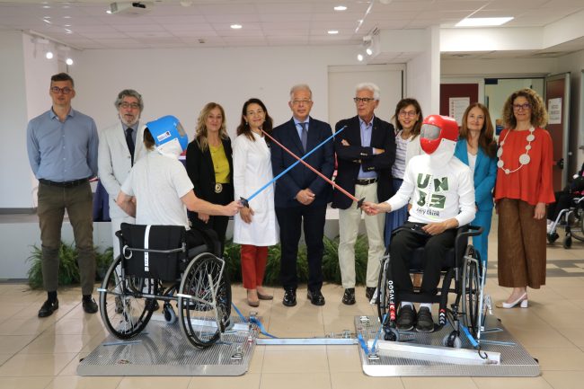 Scherma in carrozzina, la Federazione dona pedana all’Unità Spinale del Cannizzaro: è la prima in Italia