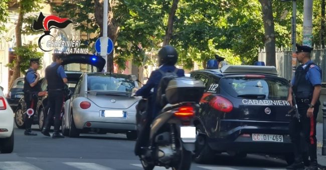Commercianti abusivi e automobilisti indisciplinati, controlli a tappeto a Catania