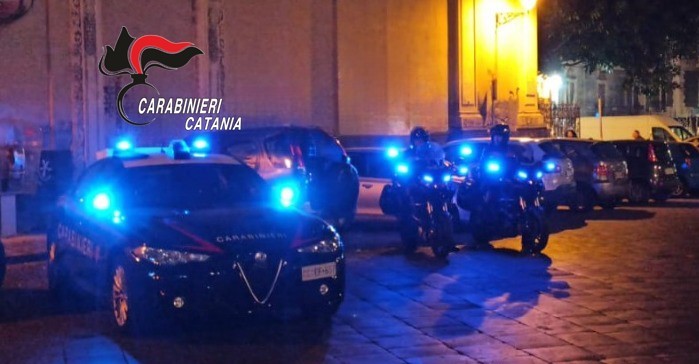Controlli a Catania, sei giovani assuntori segnalati: tunisino denunciato