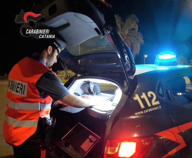 Dalla vendita di carne scaduta alla cocaina nelle mutande: i controlli dei carabinieri a Catania e provincia
