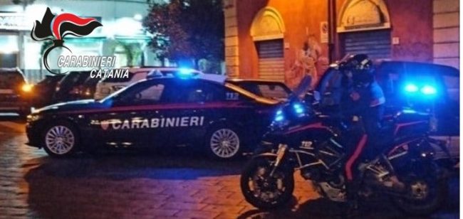 Usa lo scooter di un altro pusher e nasconde la droga negli slip: fermato 53enne catanese