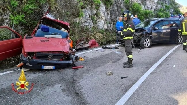 Incidente nel Palermitano, due feriti tra Bolognetta e Marineo: uomo incastrato tra le lamiere