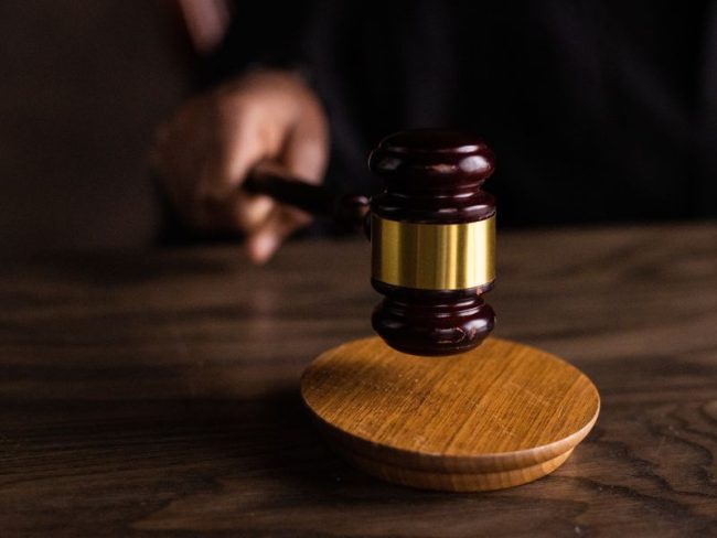 Il Tar dà ragione alla donna esclusa dal concorso perché incinta. Riammessa alla prova