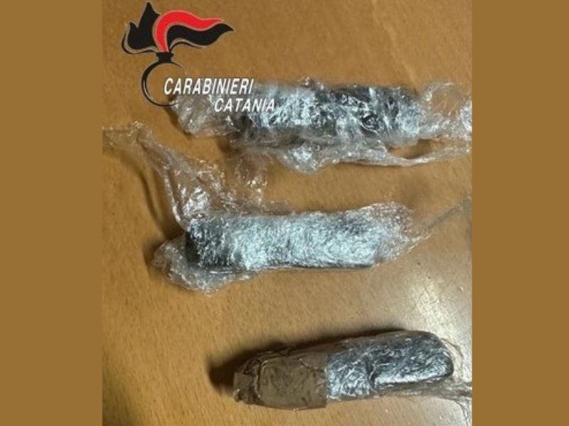 Catania, pusher nasconde la droga nel centro di accoglienza