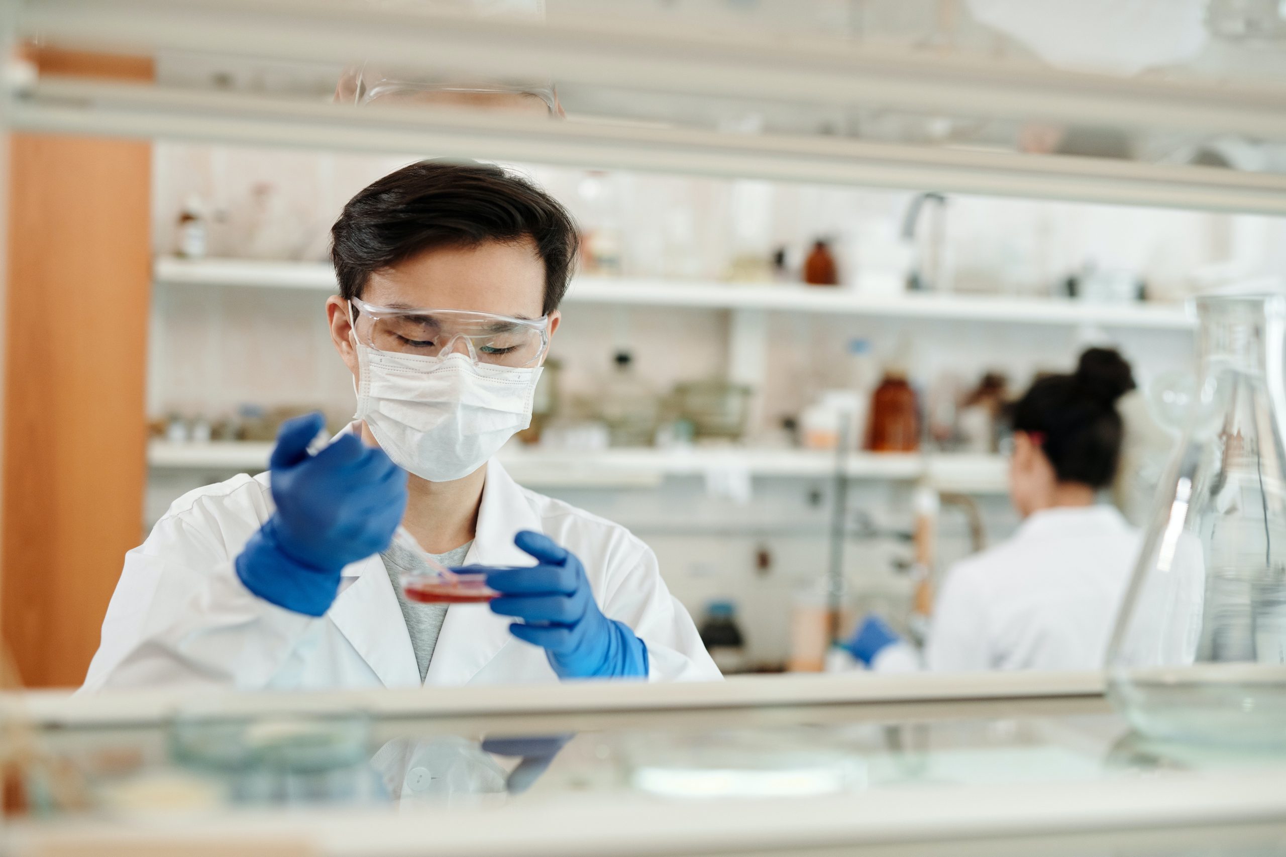 Settore biomedicale: come arredare un laboratorio di analisi?