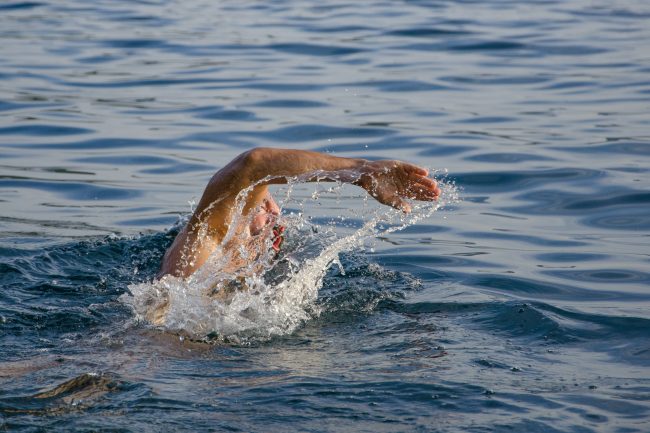 Il malore nella traversata a nuoto Levanzo-Favignana, Giuseppe è uscito dal coma