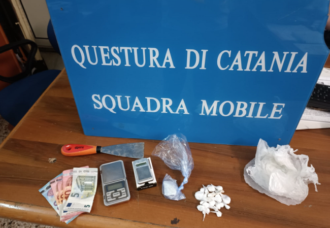 Pusher 20enne cerca di scappare al controllo ma viene beccato a Picanello