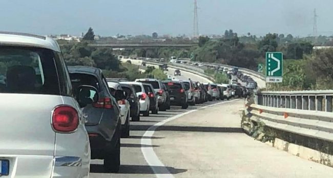 Traffico intenso sulla A18 Siracusa-Gela, quando riaprirà lo svincolo di Cassibile