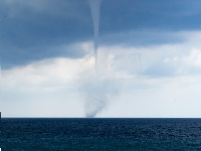 Tromba d’aria in mare a Palermo, oggi allerta gialla