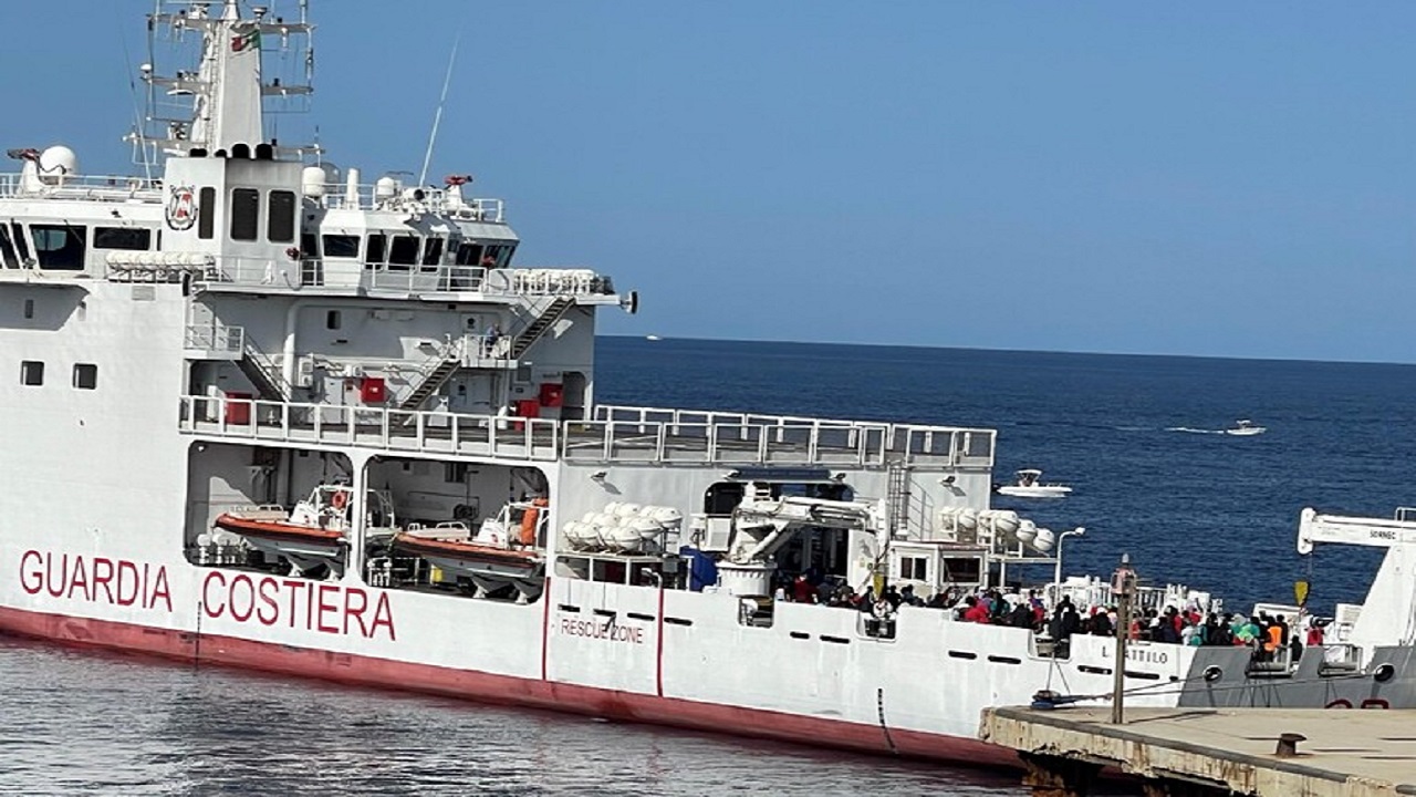 Emergenza hotspot di Lampedusa, 792 migranti in viaggio verso Porto Empedocle