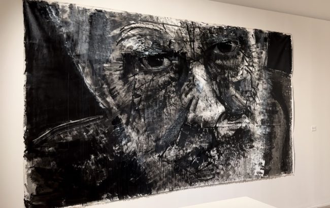 “Kovtà”, la distanza delle mani: la mostra di Fabio Modica a Catania