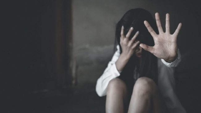 Maltrattata dal marito si rifugia in un teatro: arrestato un 47enne