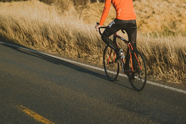 Investe ciclista e scappa senza soccorrerlo, pirata della strada 15enne si costituisce