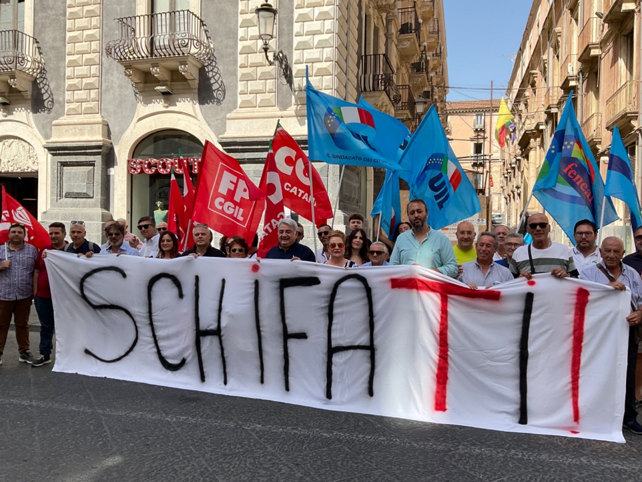 Manifestazione oggi a Catania della Cgil e Uil per tutelare lavoratori