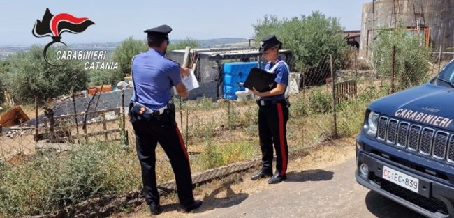 Discarica di rifiuti in un fondo agricolo di Belpasso