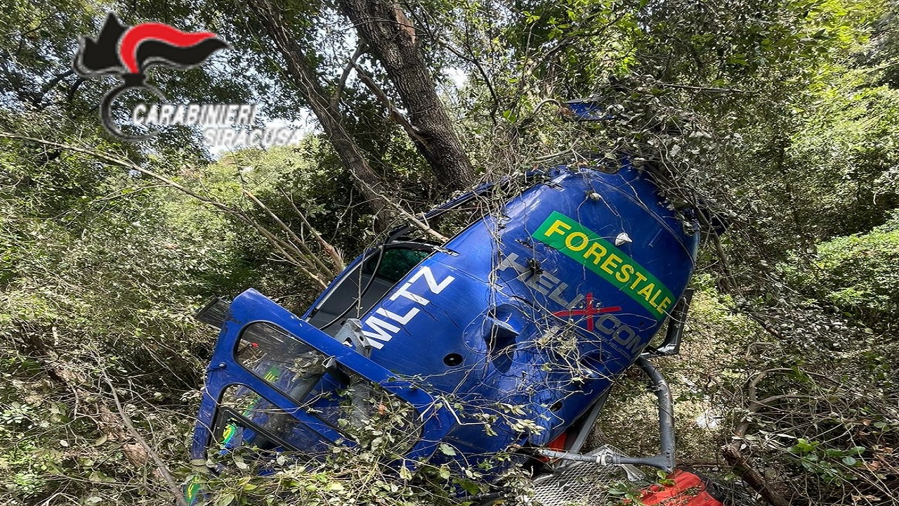 Ritrovato l’elicottero caduto durante l’incendio nella riserva di Pantalica