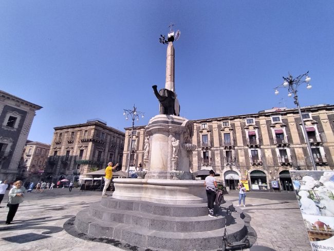 La Fontana dell’Elefante “torna” dopo il restauro