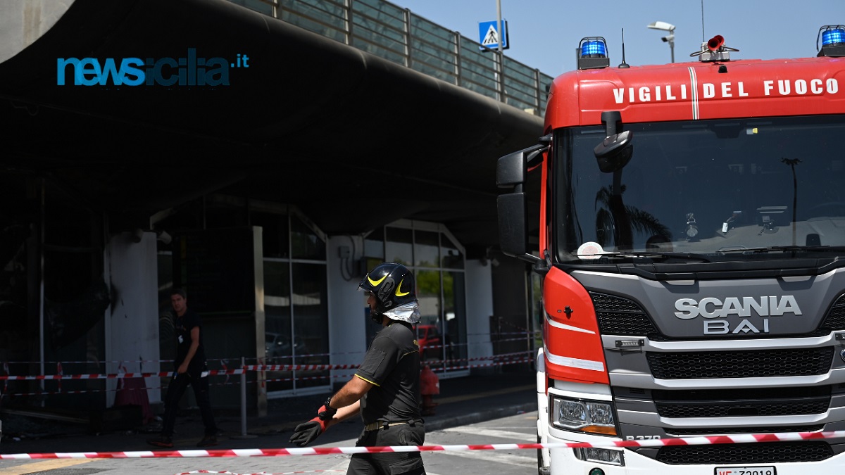 Incendio all’aeroporto di Catania, otto indagati: ci sono anche i dirigenti Sac