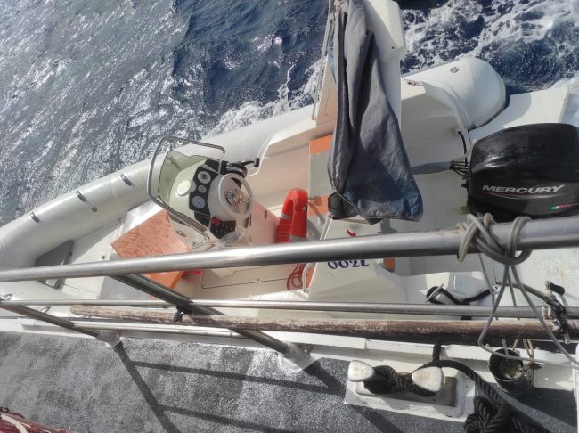 Salvataggio a Favignana di cinque diportisti su un gommone