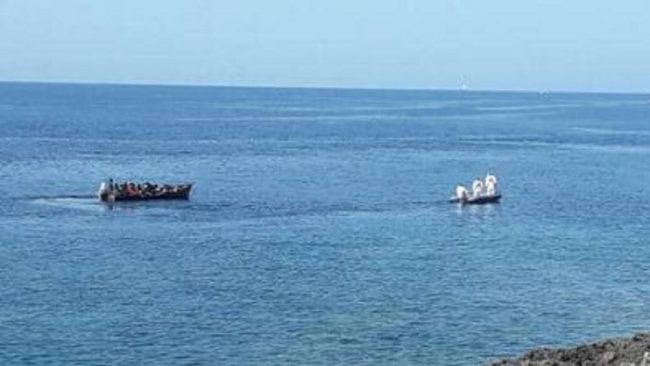 Continuano gli sbarchi a Lampedusa: nella notte altri quattro approdi