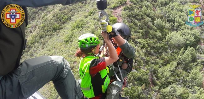 Salvata una turista ferita durante un’escursione a Salina