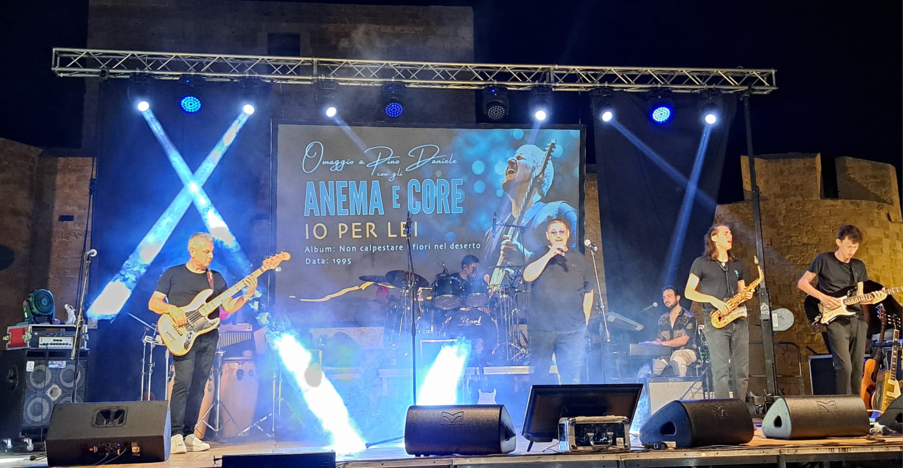 “Anema e Core: Omaggio a Pino Daniele”, lo spettacolo “vincente” di questa calda estate siciliana – I DETTAGLI