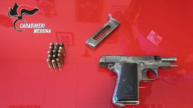Pistola con matricola abrasa in casa, 58enne incastrato dal fiuto del cane dell’Unità Cinofila