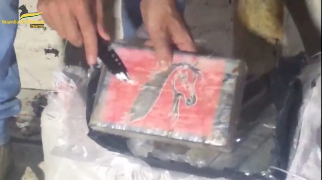 Sequestrate oltre 5,3 tonnellate di cocaina, venti fermi – VIDEO