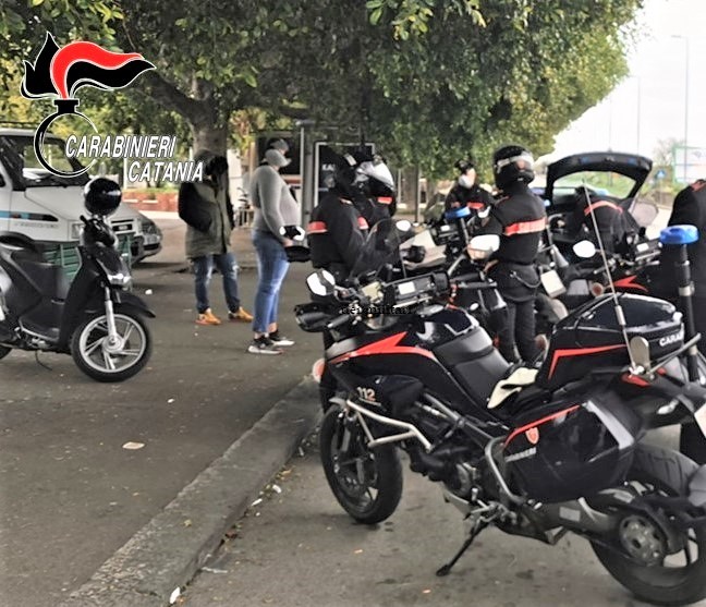 Catania, controlli su utilizzo casco e trasporto minori su motocicli