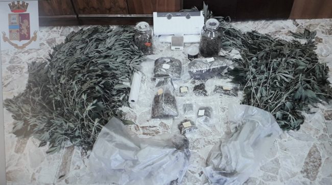 Nascondeva droga in un’area nascosta del giardino: 51enne ai domiciliari nel Catanese