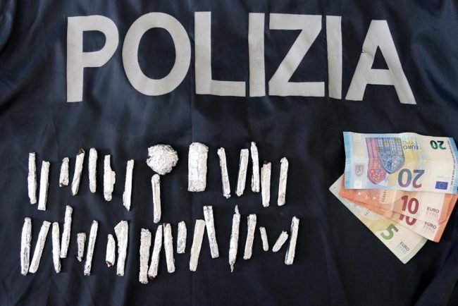 Arrestati due spacciatori a Vittoria grazie all’app “YOUPOL”