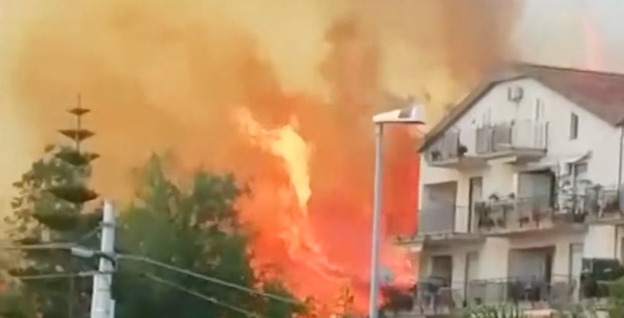 Incendi Sicilia, autostrade chiuse: la situazione nel Messinese