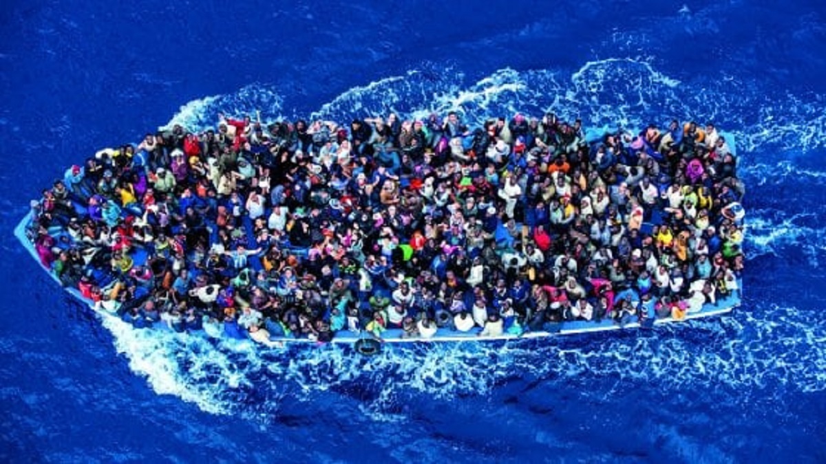Sbarchi a Lampedusa, arrivati 571 migranti: disposti trasferimenti