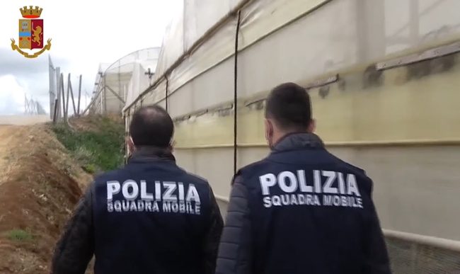 Caporalato e sfruttamento, otto misure cautelari a Caltanissetta