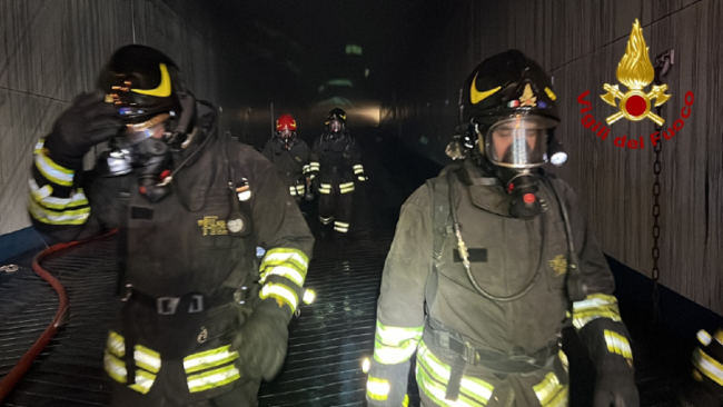 Tre edifici evacuati e 50 persone via da casa per un incendio a Palermo