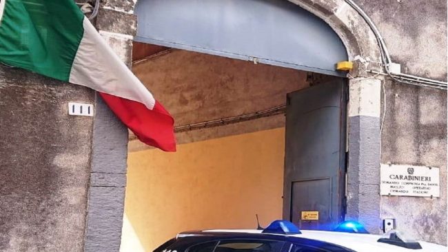 Donna picchiata dal convivente, il figlioletto impaurito: “Mamma ti prego vai dai carabinieri”