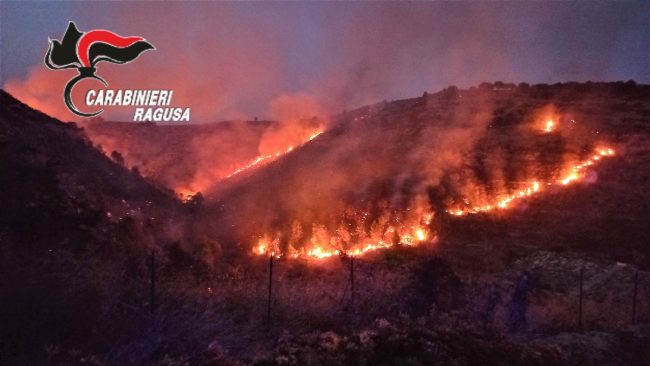 Grave incendio nel centro storico di Ragusa Ibla, fermato il colpevole